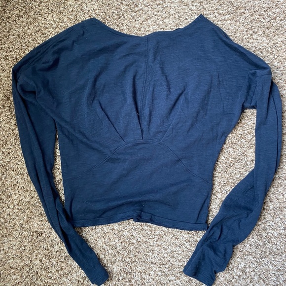 WE THE FREE CROP TOP SIZE SMALL DEEP V - Picture 4 of 5